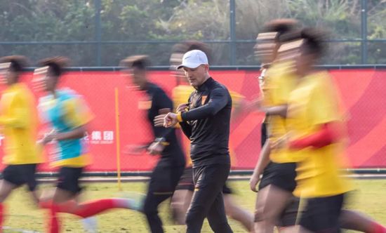 成 人 免费 黄 色 软件下载